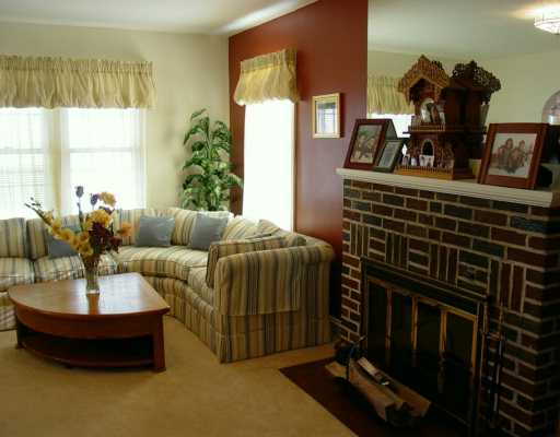 15 Viking Road Cranston, RI 02910 - Photo 5 of 8 Living Room.