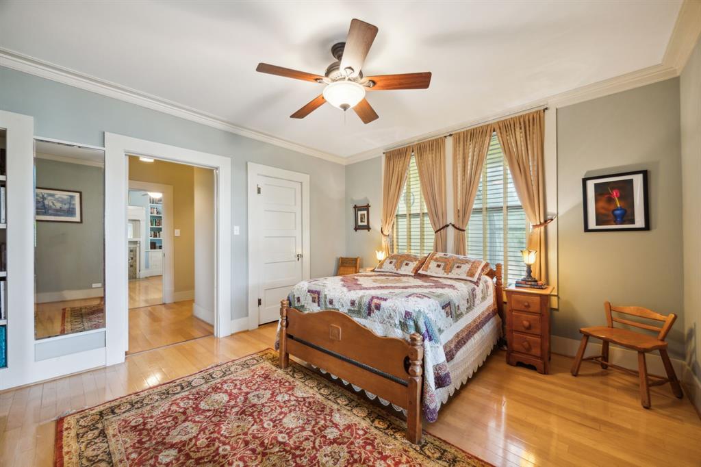 411 South 11th Street Garland, TX 75040 - Photo 20 of 39 Primary Suite