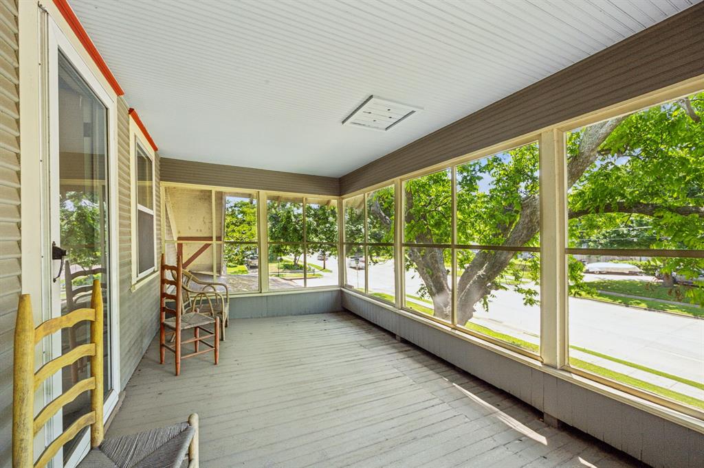 411 South 11th Street Garland, TX 75040 - Photo 34 of 39 Screened-in Porch