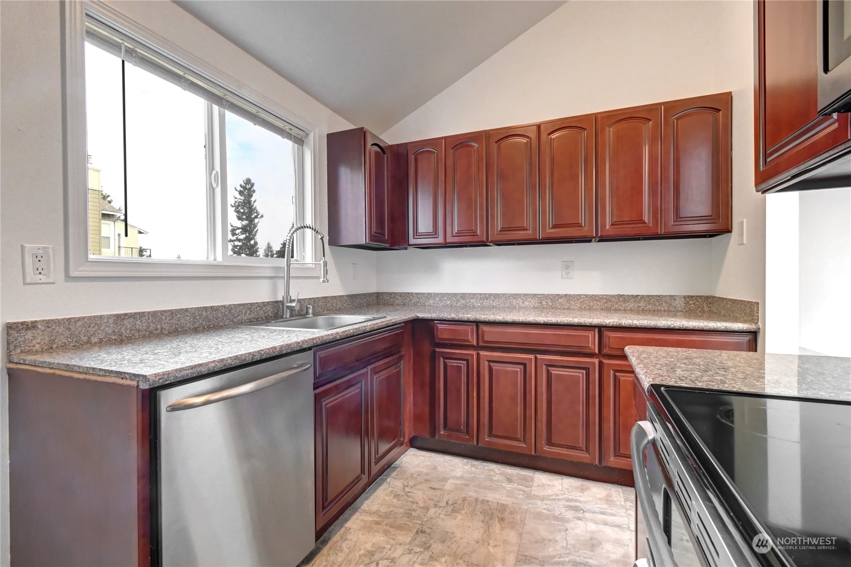 820 Cady Road, Unit F208 Everett, WA 98203 - Photo 9 of 25 Gallery Image 9