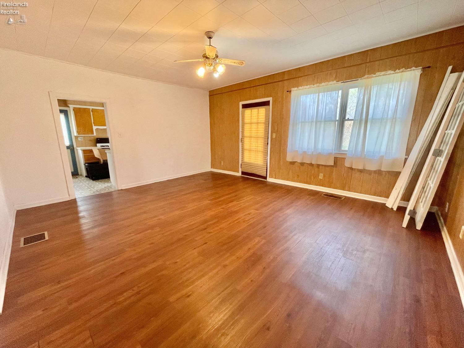 418 Spring Street Clyde, OH 43410 - Photo 7 of 40 Gallery Image 7