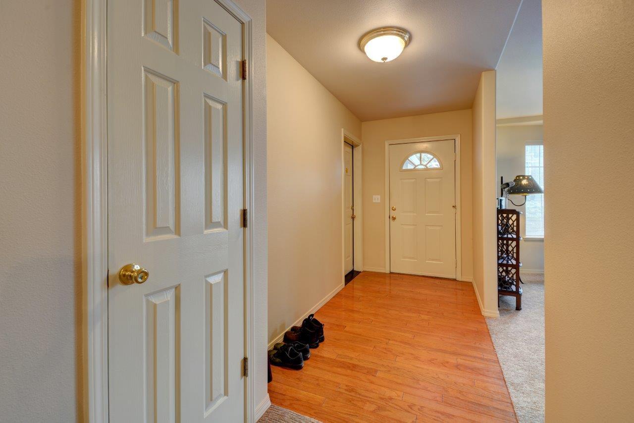 285 Randy Street Ashland, OR 97520 - Photo 2 of 28 Front Entry