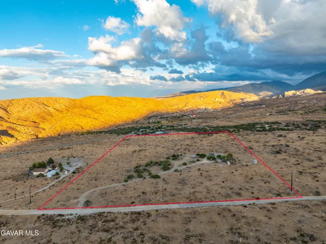 $359,990 | 29210 Cruthers Creek Road, Pearblossom, CA 93553