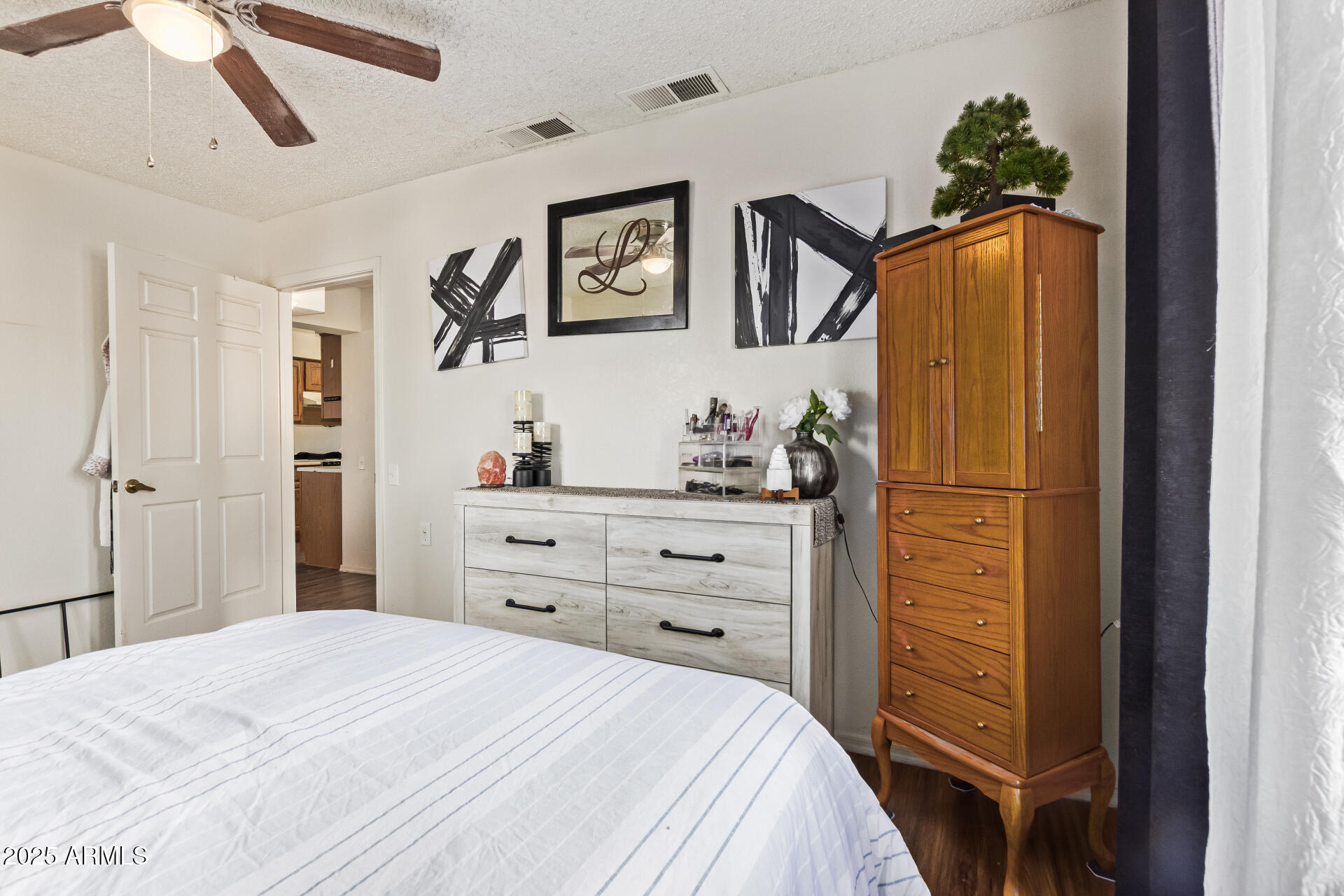 1440 North Idaho Road, Unit 1081 Apache Junction, AZ 85119 - Photo 16 of 33 a bedroom with a bed and a dresser
