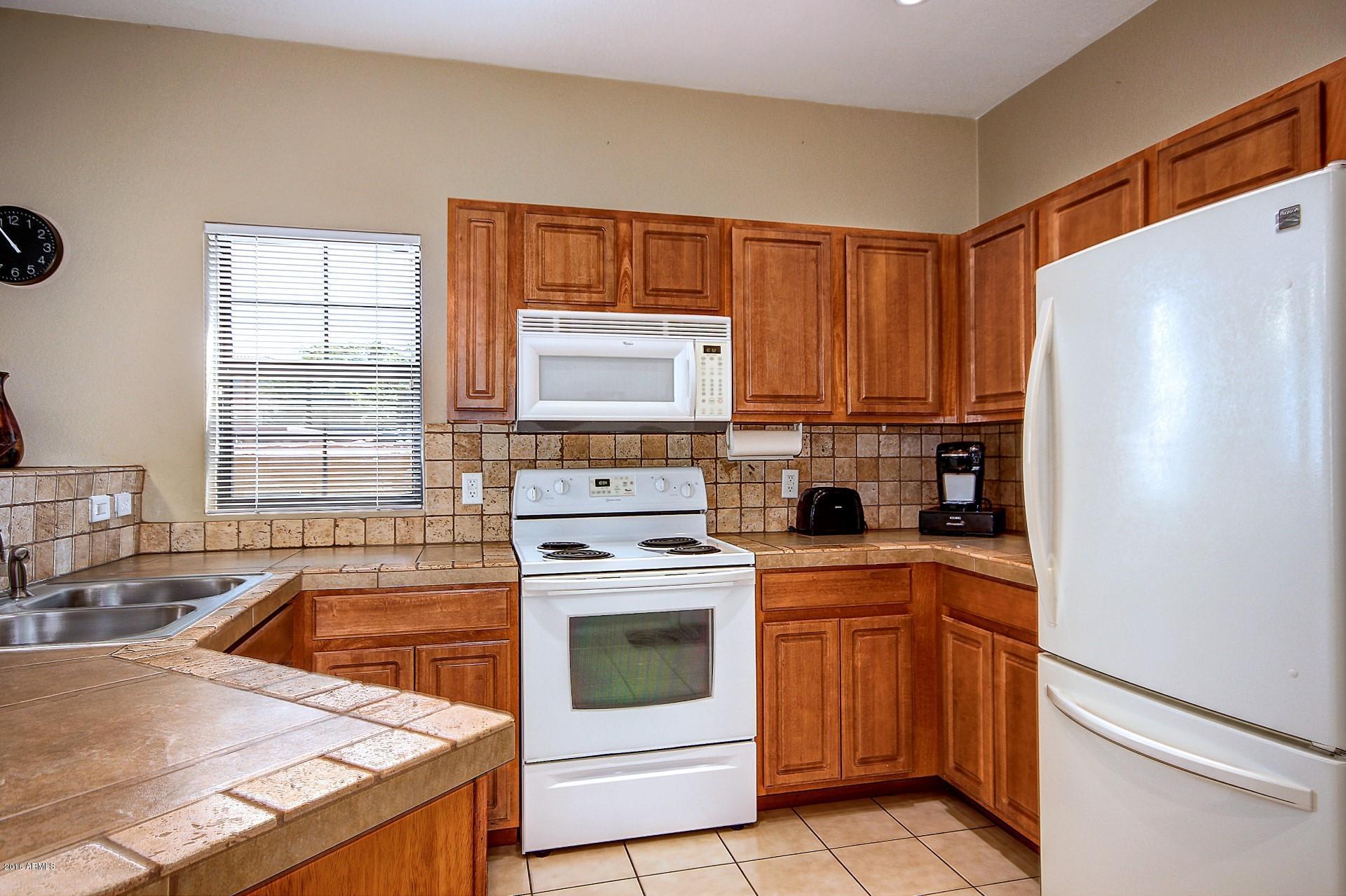 1702 East Bell Road, Unit 174 Phoenix, AZ 85022 - Photo 3 of 23 Roomy Kitchen