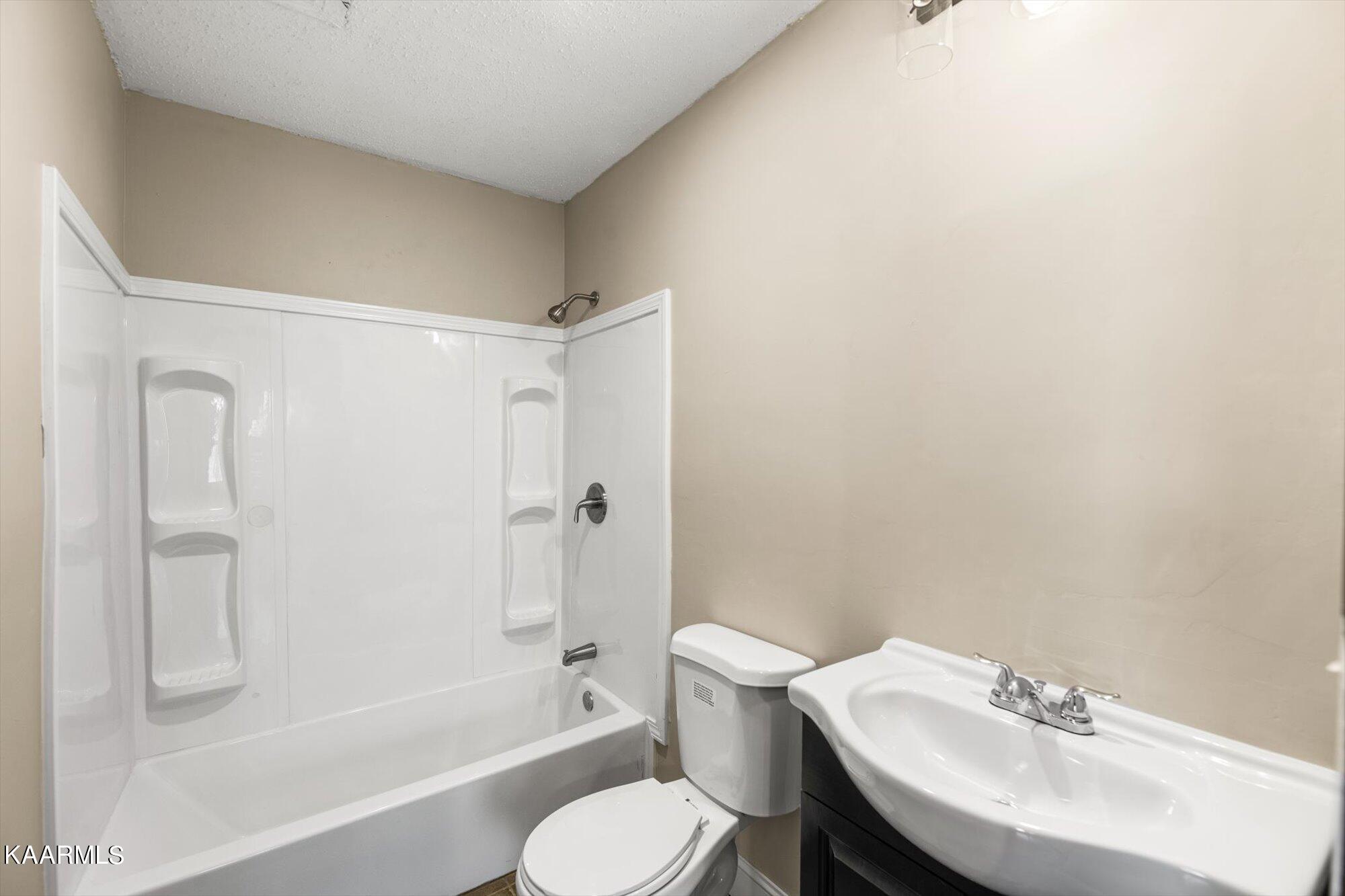 1525 Riverside Road Knoxville, TN 37914 - Photo 15 of 24 19-1525-Riverside-Rd-Knoxville-TN-19