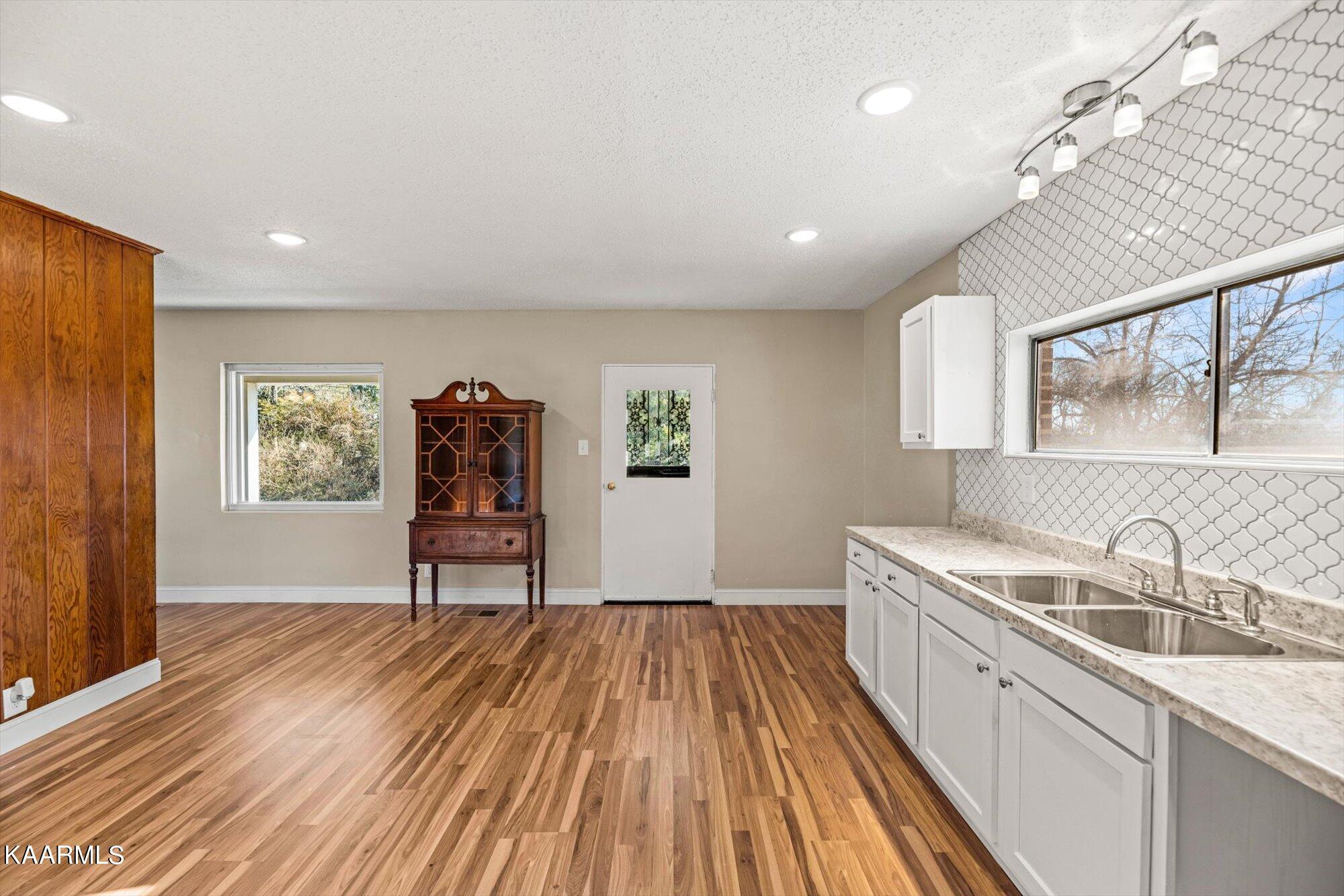 1525 Riverside Road Knoxville, TN 37914 - Photo 8 of 24 09-1525-Riverside-Rd-Knoxville-TN-9