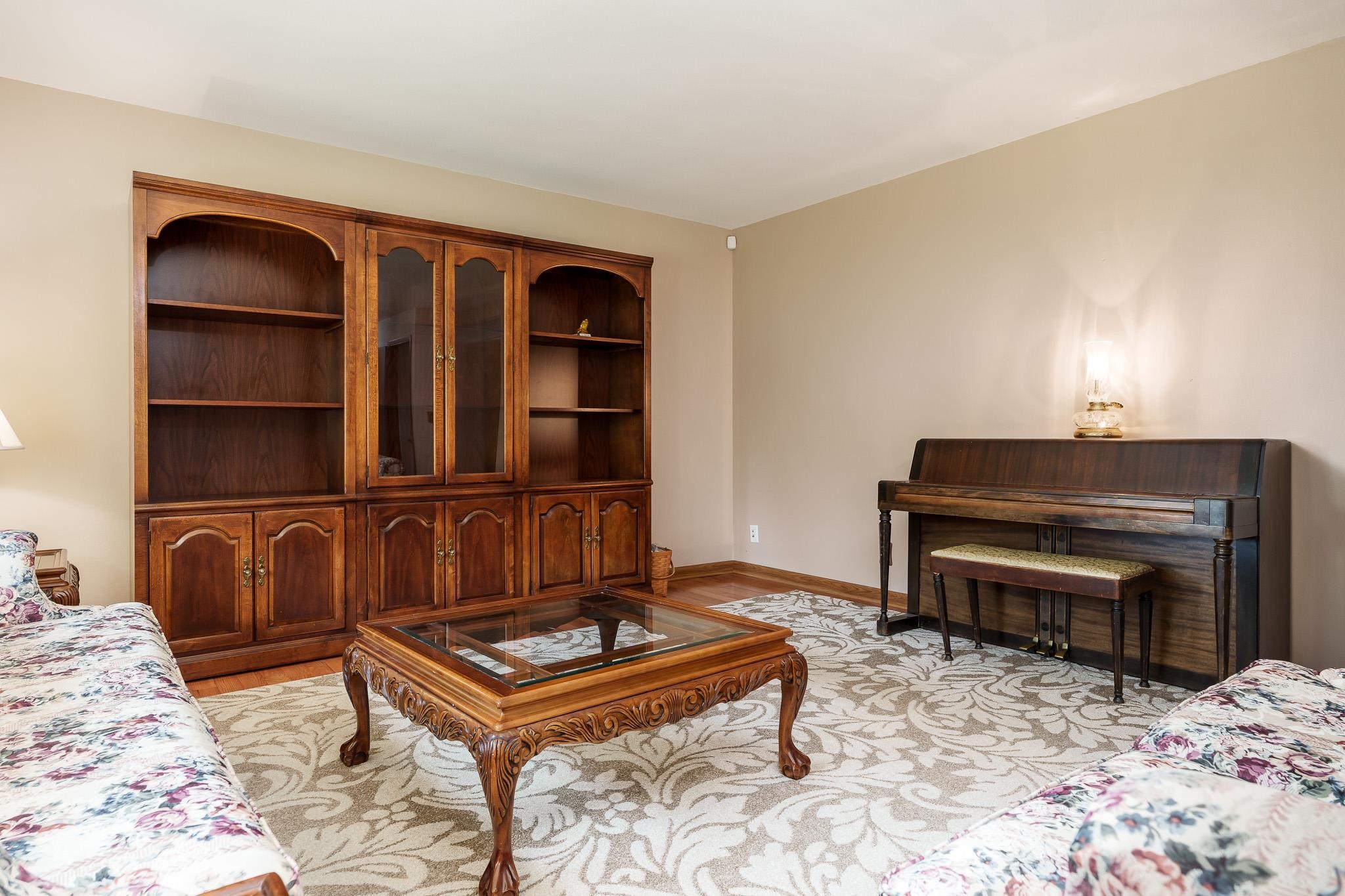 210 McCurry Road Roscoe, IL 61073 - Photo 8 of 77 Gallery Image 8