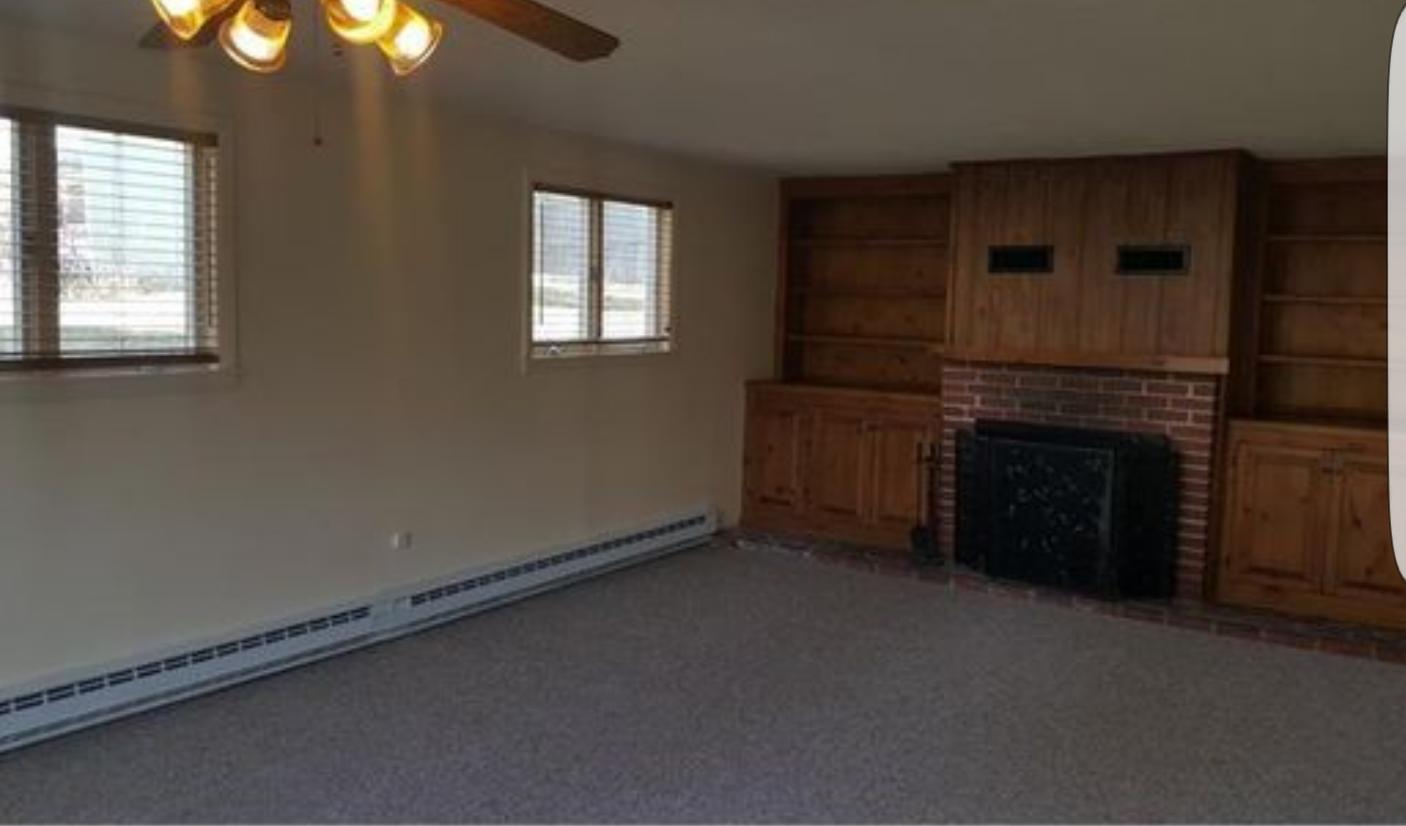 141 Thornton Road Bangor, ME 04401 - Photo 4 of 22 Livingroom