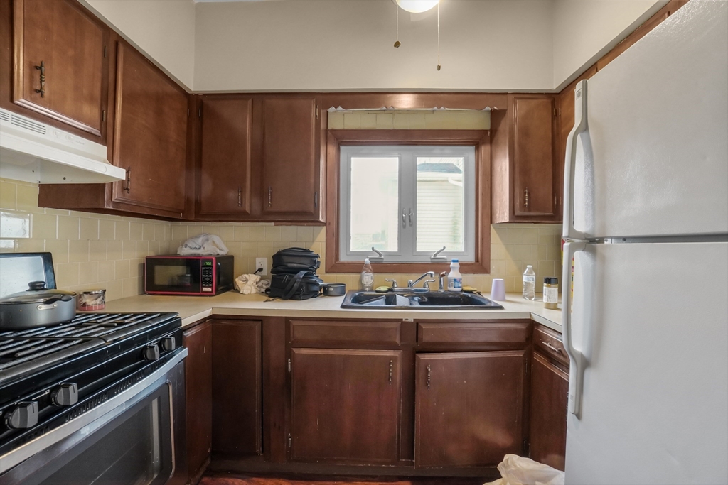 111 Park Street Fall River, MA 02721 - Photo 27 of 37