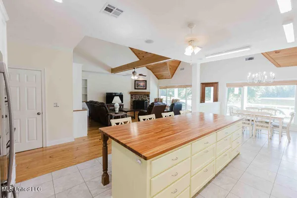 $1,025,000 | 112 BlackBerry Creek Road, Flora, MS 39071