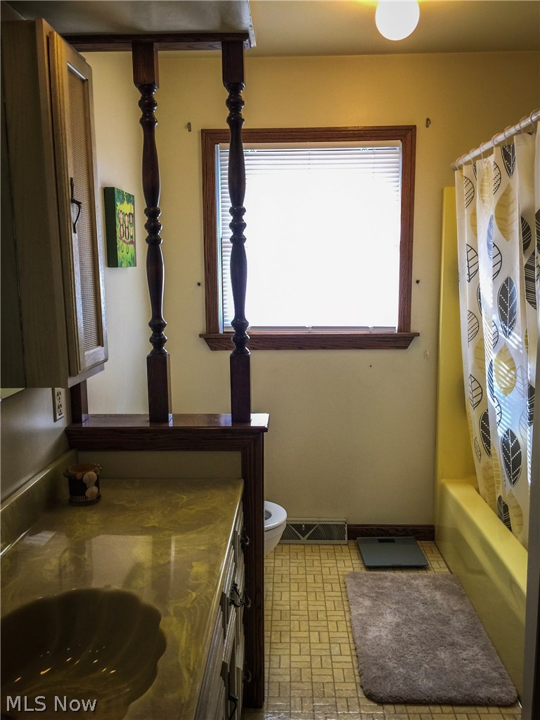 2629 Niles Vienna Road Niles, OH 44446 - Photo 6 of 14 Gallery Image 6