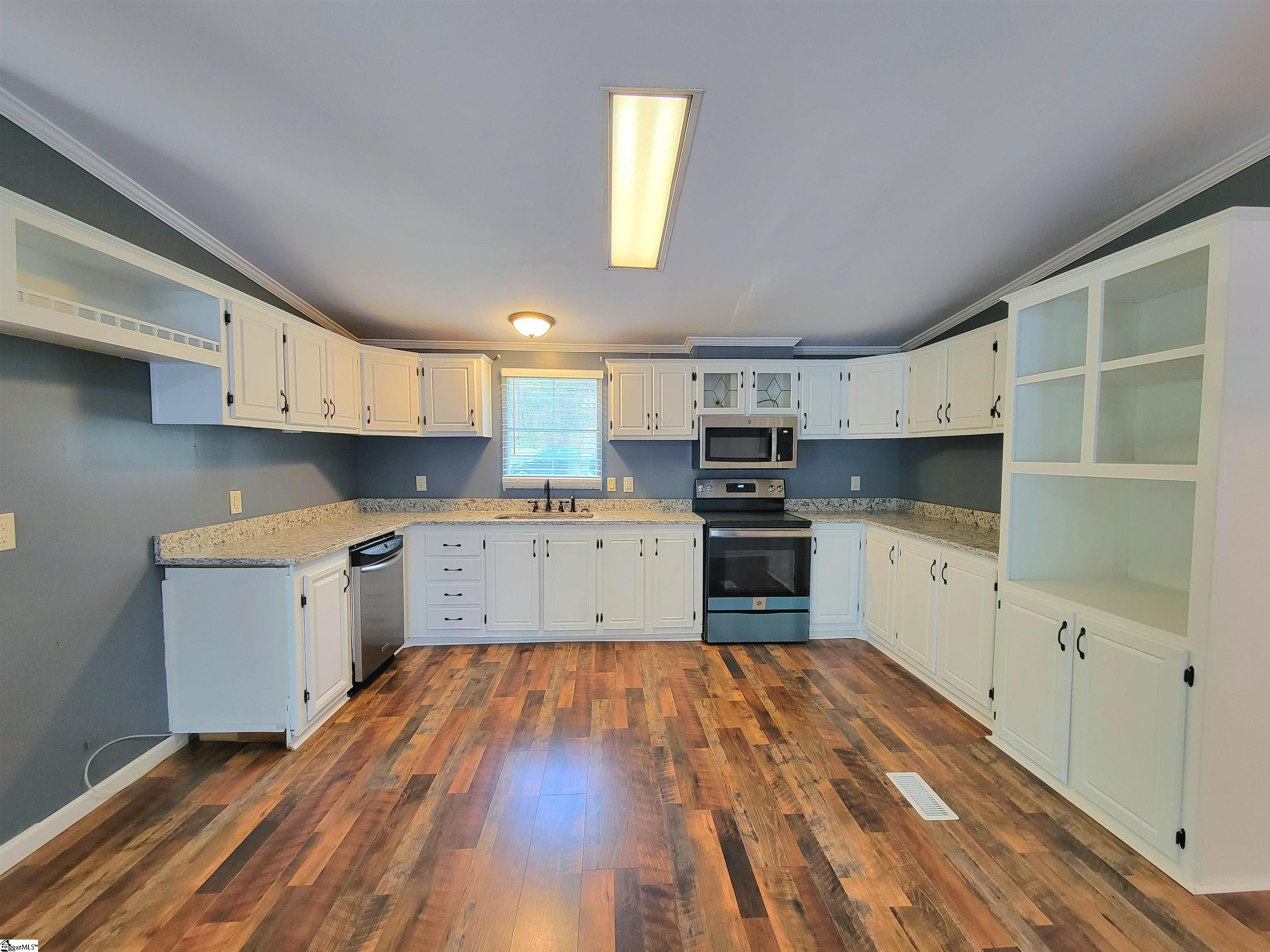 161 Pilot Road Greenville, SC 29609 - Photo 4 of 35 Gallery Image 4