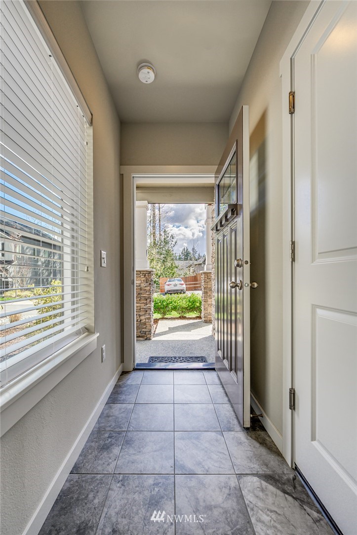 15822 Meridian Avenue South Bothell, WA 98012 - Photo 4 of 34
