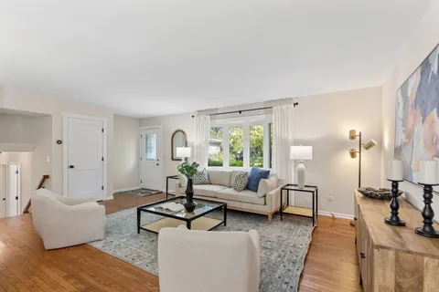 $519,000 | 815 Jenkisson Avenue, Lake Bluff, IL 60044