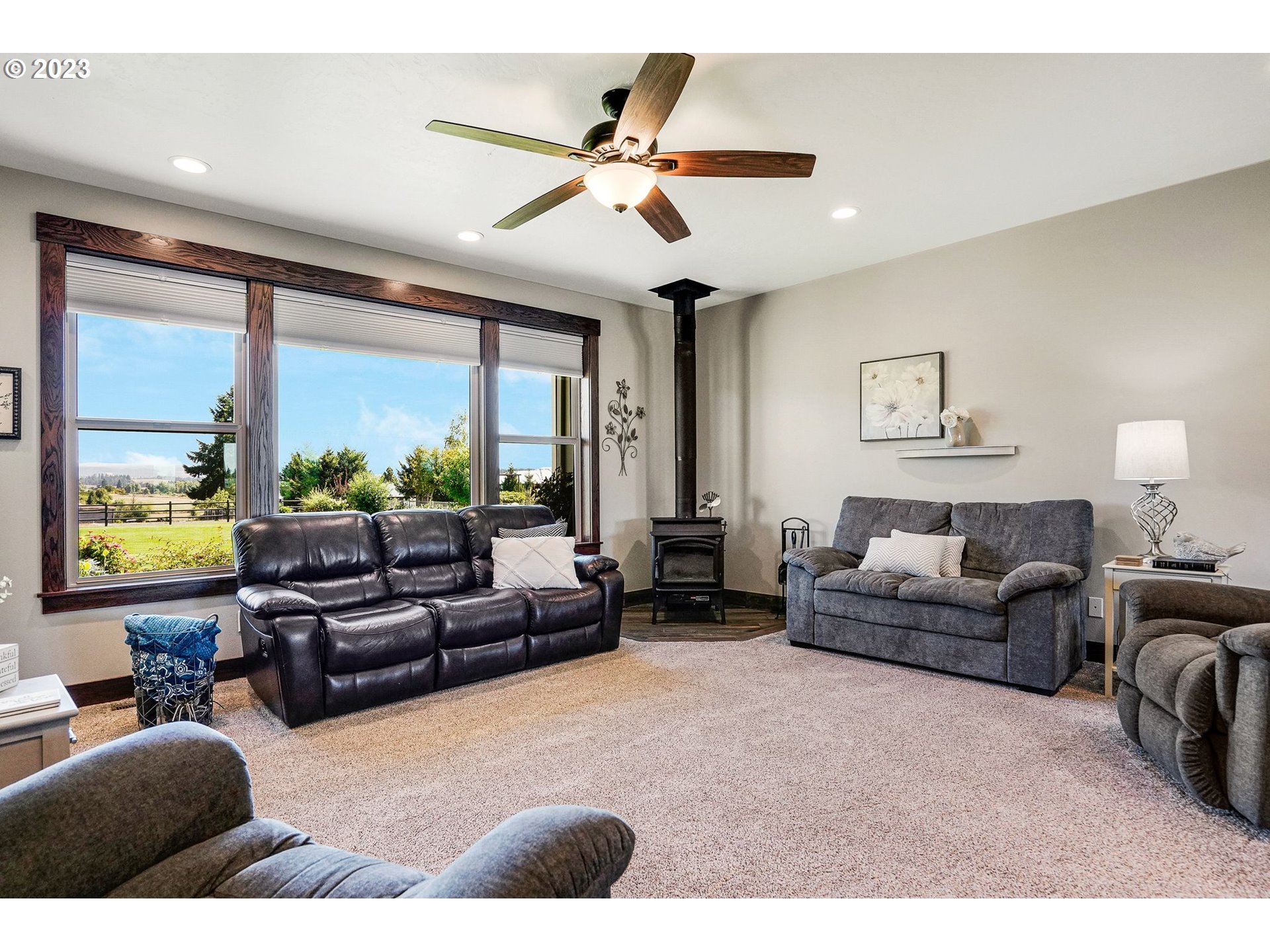 6771 Peter Road Southeast Aumsville, OR 97325 - Photo 8 of 48 Living Room