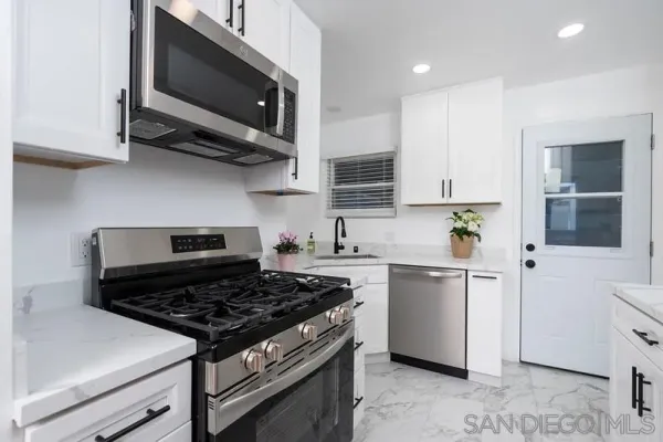 $5,500 | 811 Anacapa Court, San Diego, CA 92109
