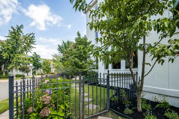 $999,000 | 786 Harbor Isle Circle West, Memphis, TN 38103