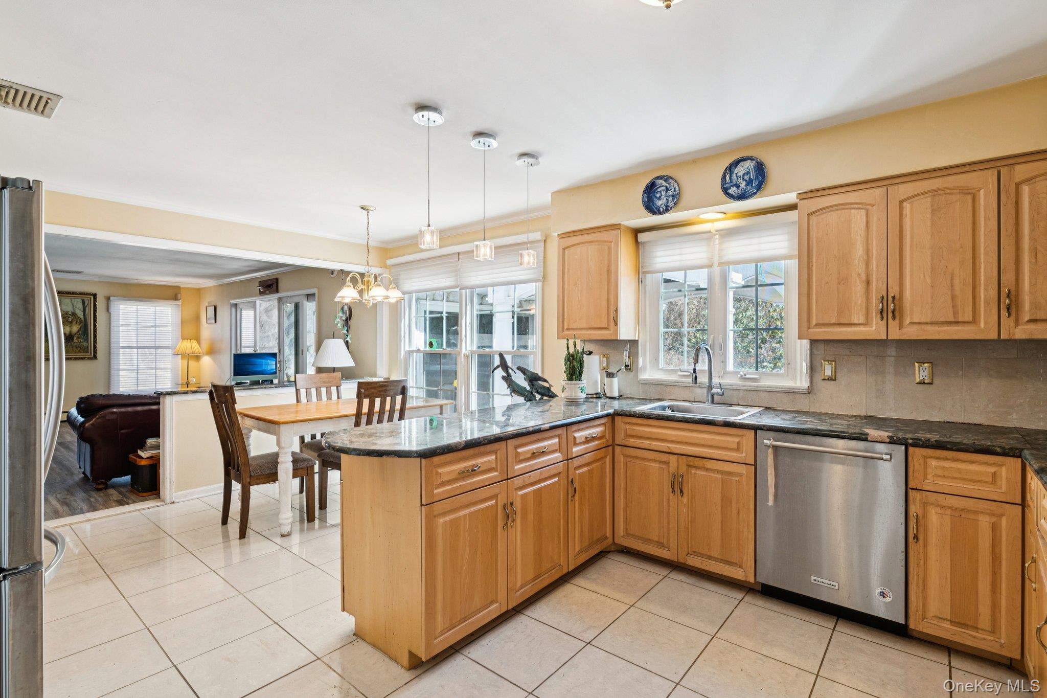 2 3 Pond Road Smithtown, NY 11787 - Photo 10 of 40 Large Sun Drenched Kitchen