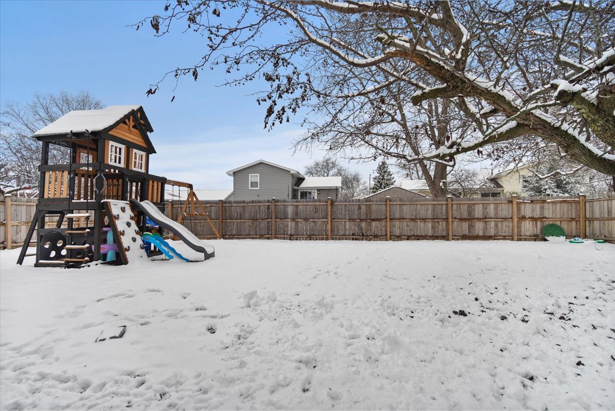 2 Yew Court Bloomington, IL 61701 - Photo 26 of 27 a view of outdoor space and yard