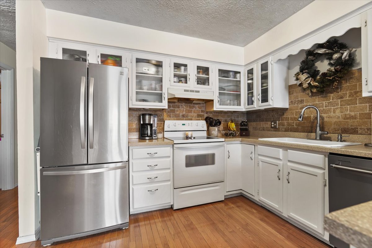 2 Yew Court Bloomington, IL 61701 - Photo 8 of 27 a kitchen with stainless steel appliances a refrigerator stove and sink
