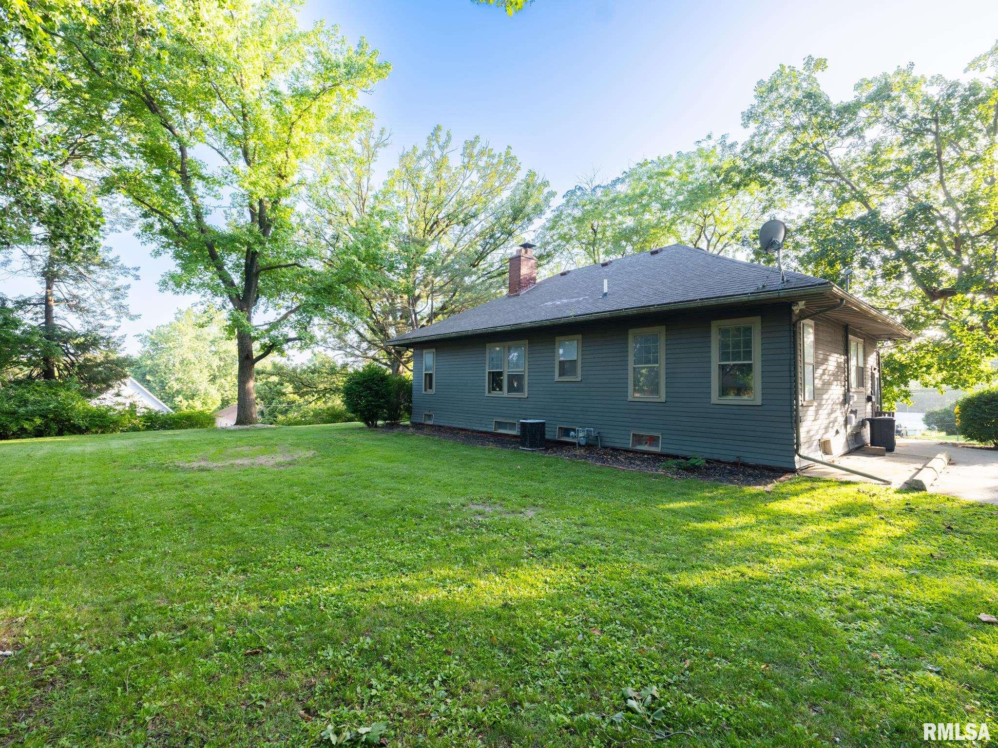399 West Walnut Street Canton, IL 61520 - Photo 4 of 34