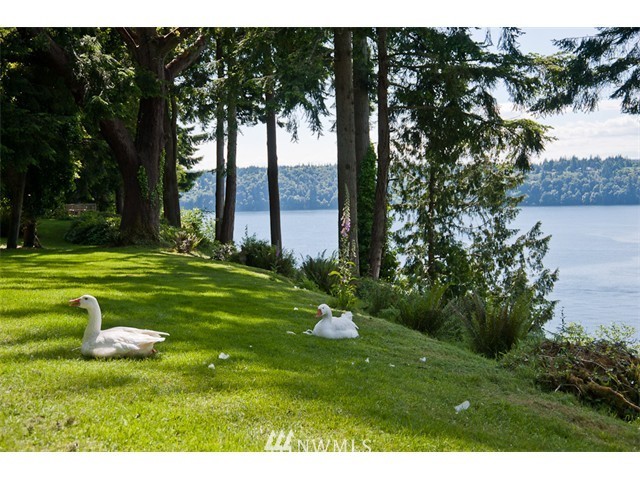 22739 Carey Road Southwest Vashon, WA 98070 - Photo 2 of 16 Gallery Image 2
