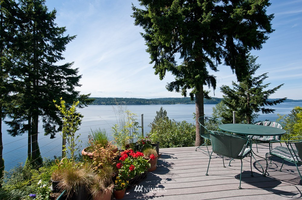 22739 Carey Road Southwest Vashon, WA 98070 - Photo 12 of 16 Gallery Image 12