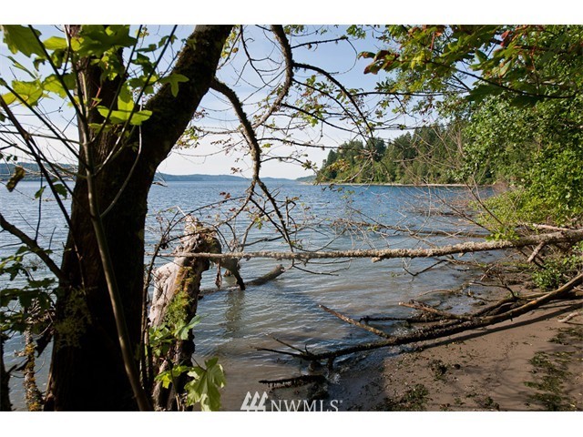 22739 Carey Road Southwest Vashon, WA 98070 - Photo 3 of 16 Gallery Image 3