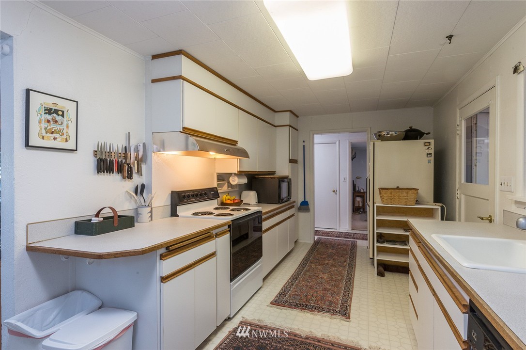 22739 Carey Road Southwest Vashon, WA 98070 - Photo 6 of 16 Gallery Image 6