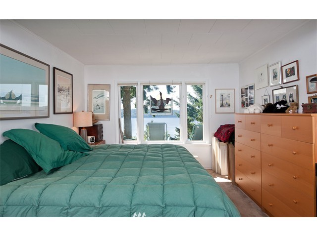22739 Carey Road Southwest Vashon, WA 98070 - Photo 8 of 16 Gallery Image 8