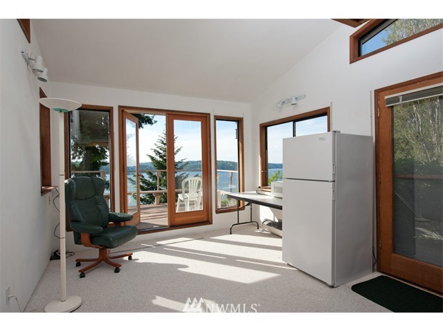 22739 Carey Road Southwest Vashon, WA 98070 - Photo 9 of 16 Gallery Image 9