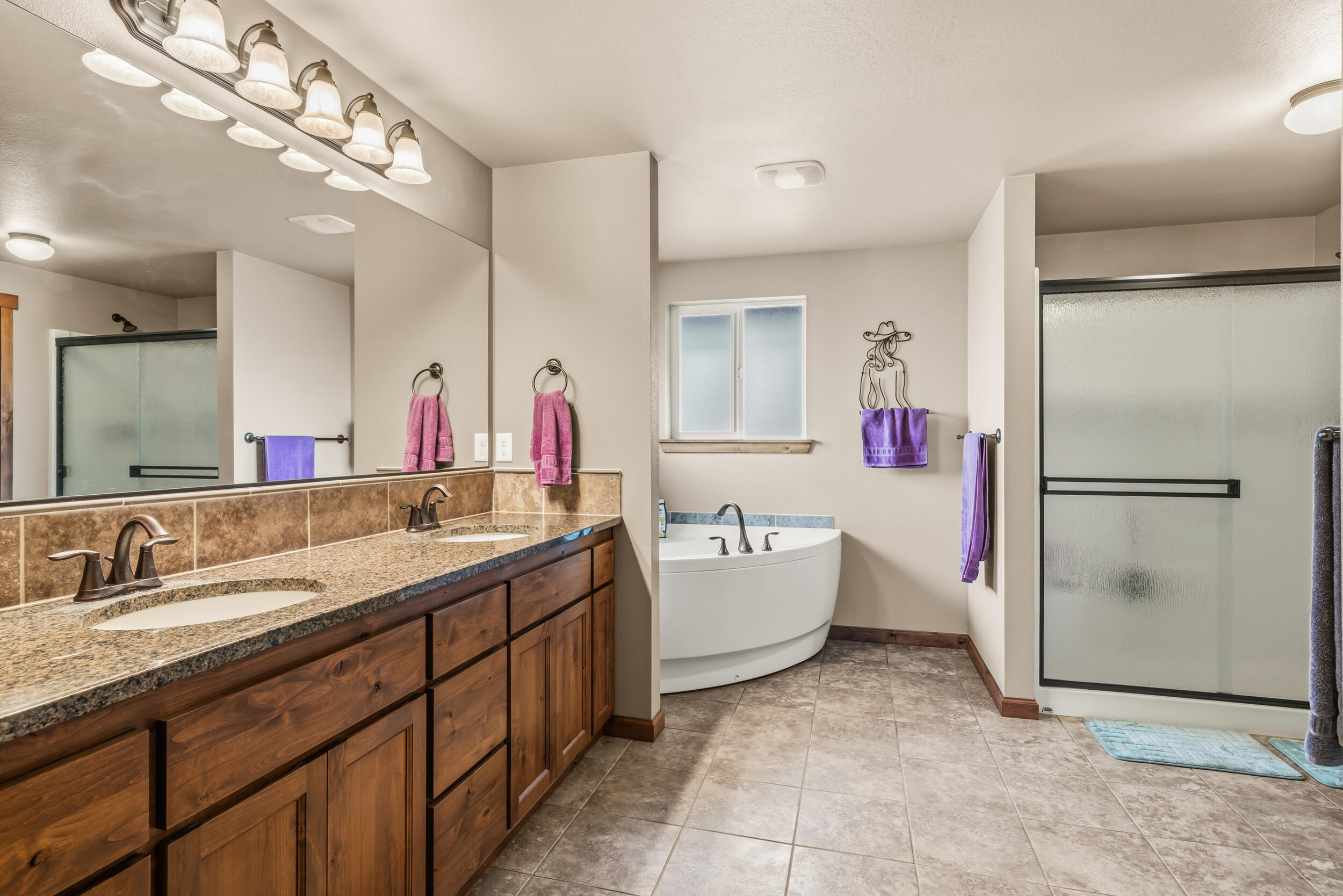12594 McNeil Creek Road Trail, OR 97541 - Photo 24 of 43 Bathroom