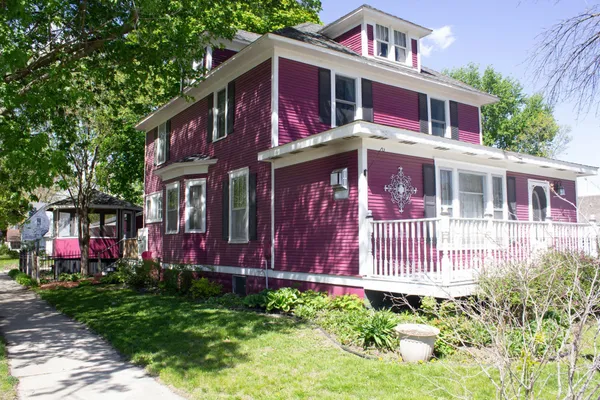$235,000 | 710 West Oakland Avenue, Austin, MN 55912