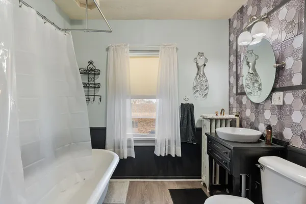 $250,000 | 710 West Oakland Avenue, Austin, MN 55912