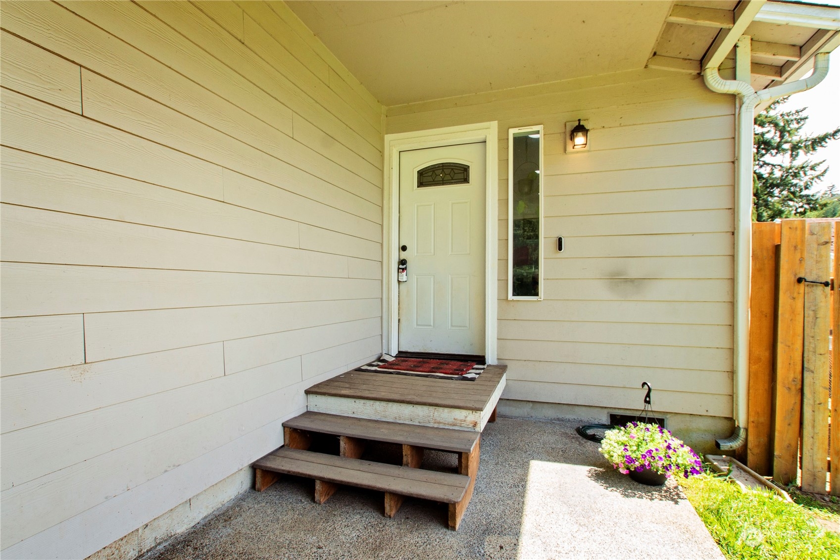 914 Southwest Mayer Street Winlock, WA 98596 - Photo 2 of 22 Gallery Image 2