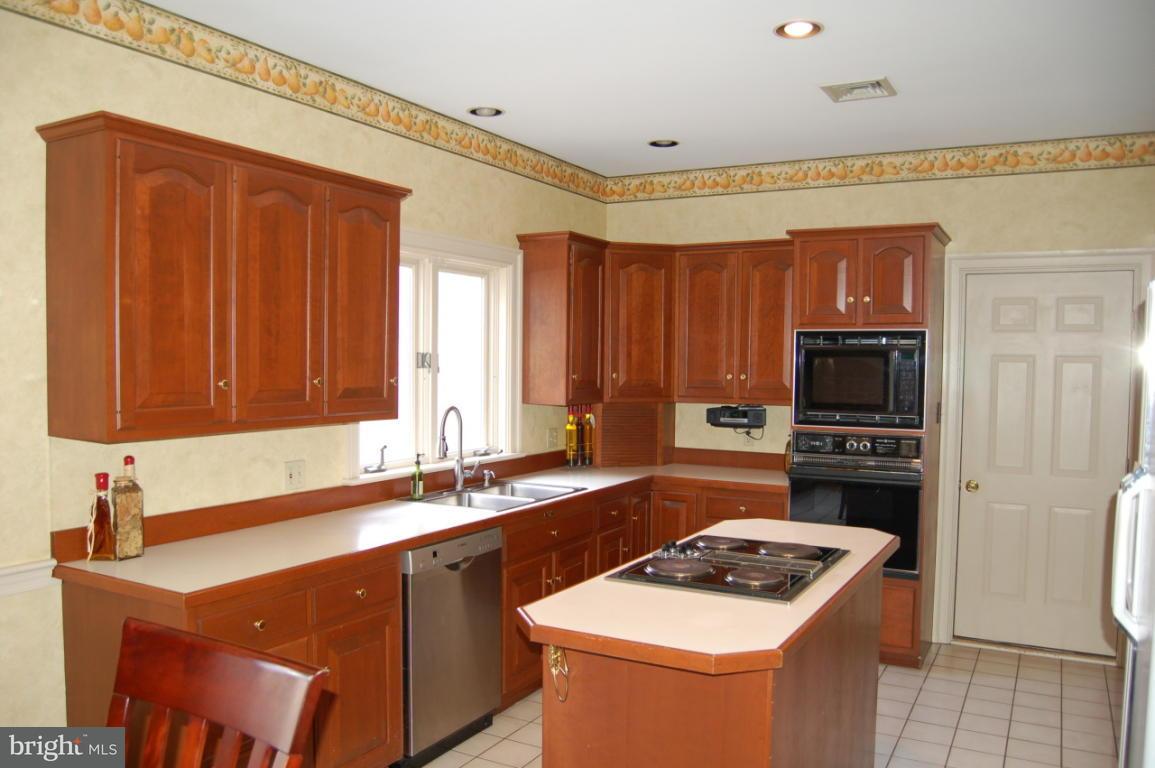 2104 Saddleridge Road Lancaster, PA 17601 - Photo 7 of 18