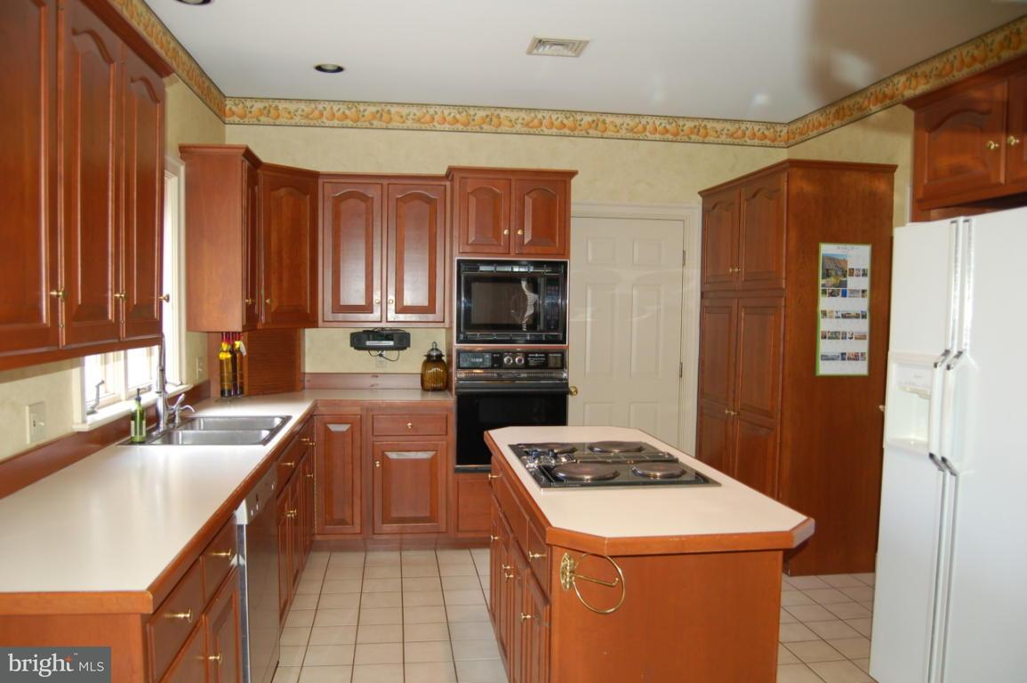 2104 Saddleridge Road Lancaster, PA 17601 - Photo 8 of 18