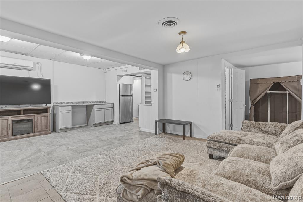 2033 Eberly Road Flint, MI 48532 - Photo 14 of 43 Gallery Image 14