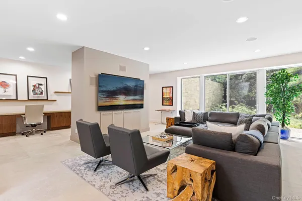 $120,000 | 7 Rolling Wood Lane, East Hampton, NY 11937