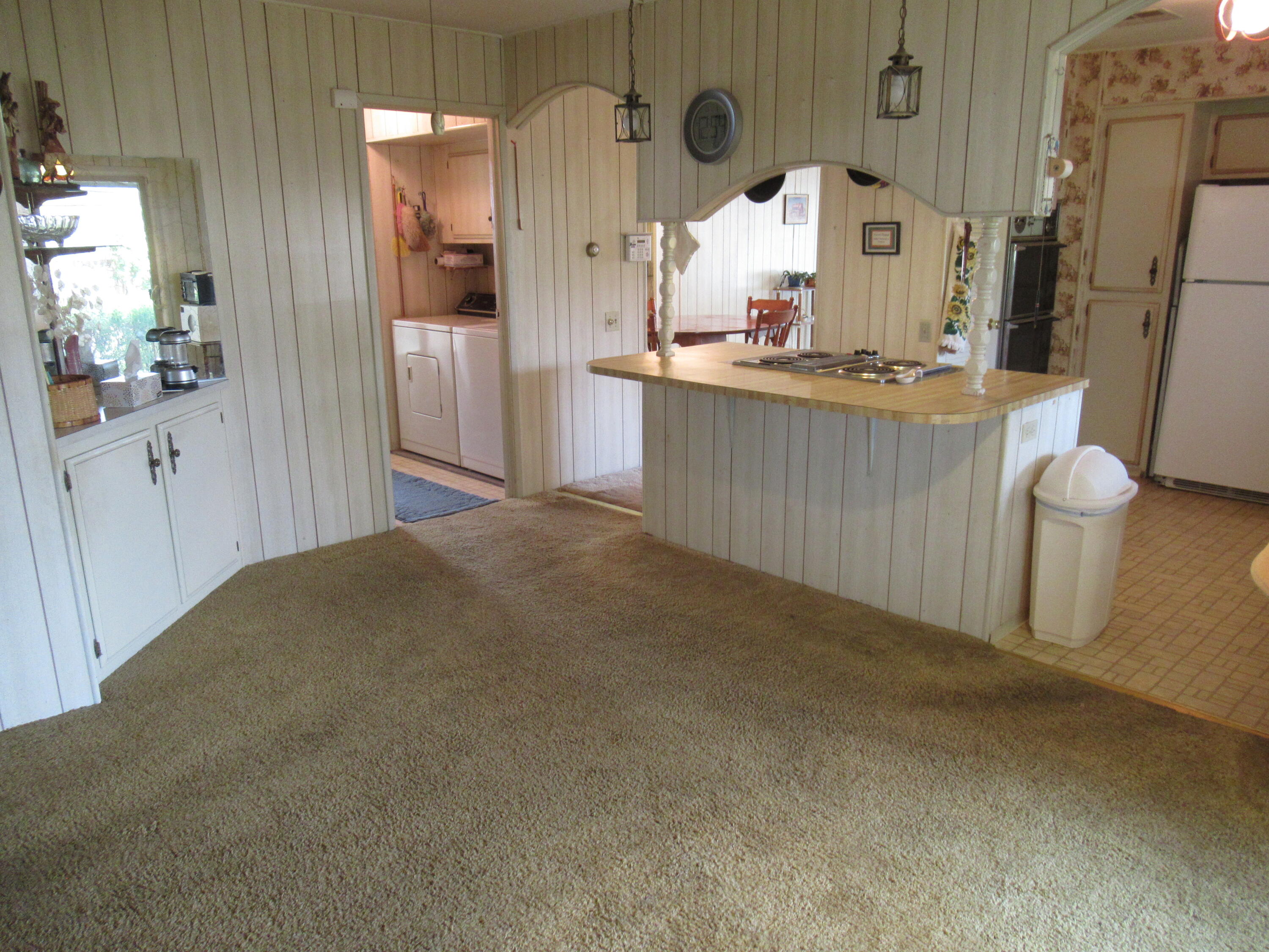 7105 Ruth Court Klamath Falls, OR 97603 - Photo 4 of 39 C.Dining & Laundry