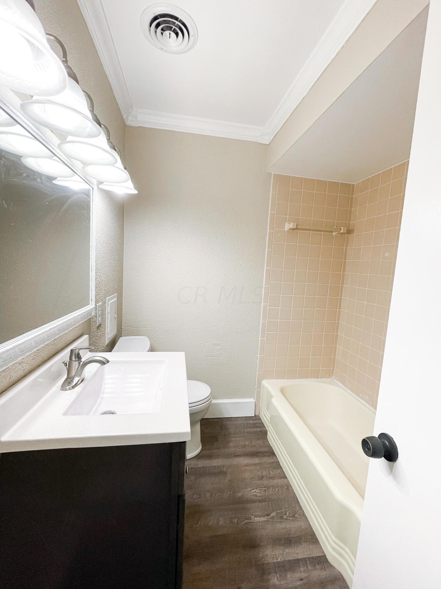 3164 Briggs Road Columbus, OH 43204 - Photo 17 of 28 Bathroom #2