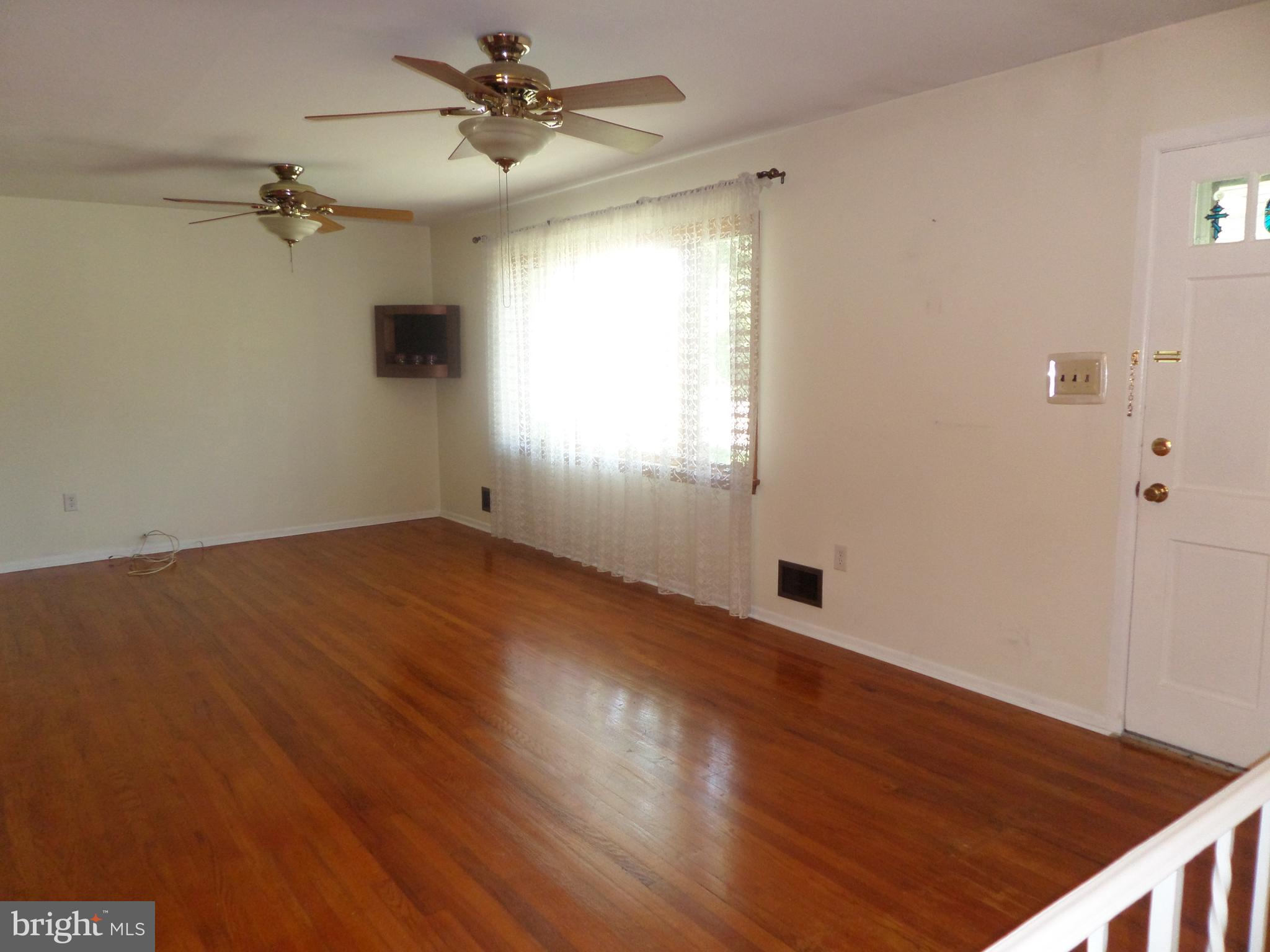 19 Hempstead Road Hamilton, NJ 08610 - Photo 14 of 42 Living room