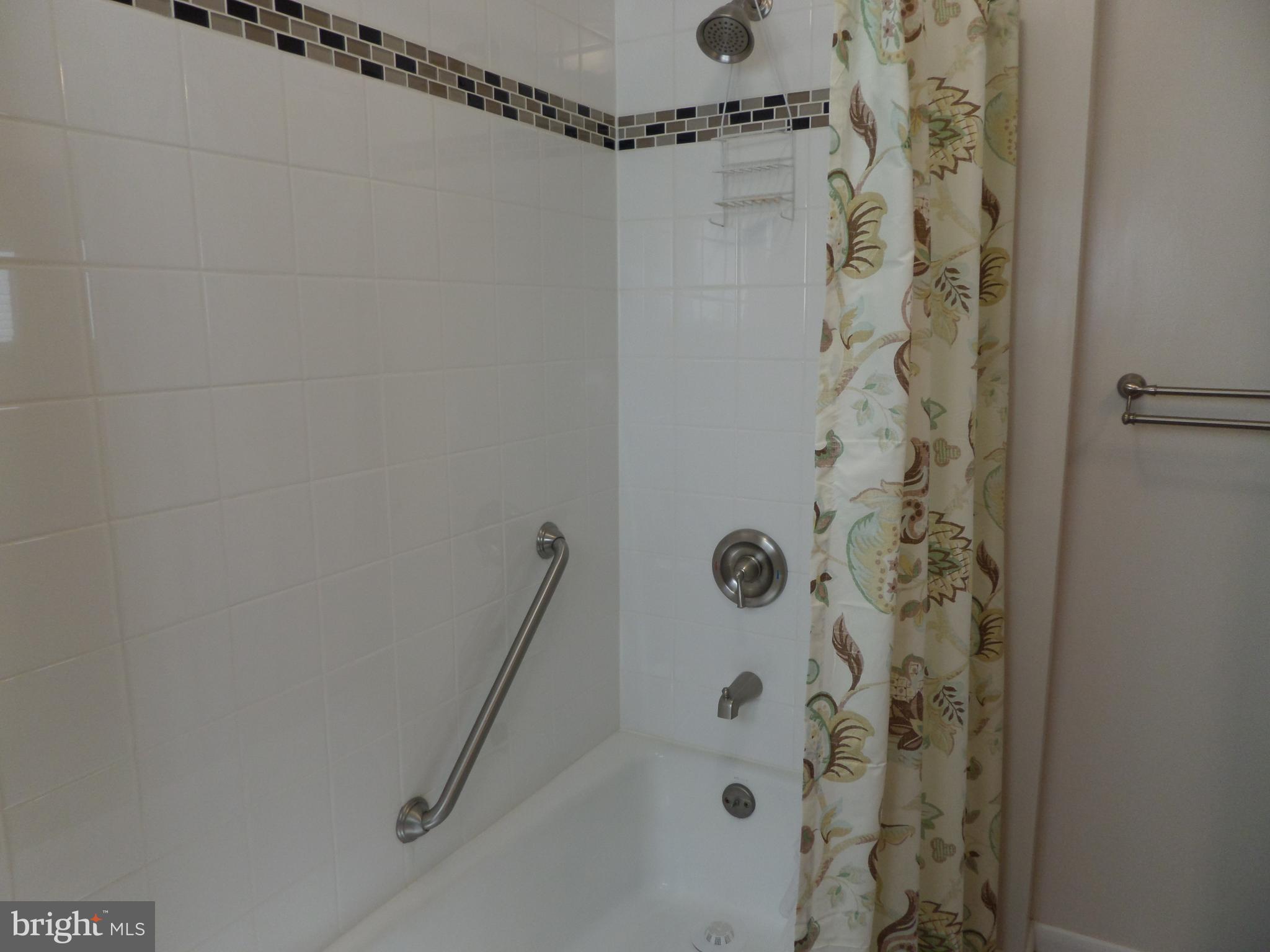 19 Hempstead Road Hamilton, NJ 08610 - Photo 29 of 42 Full bath