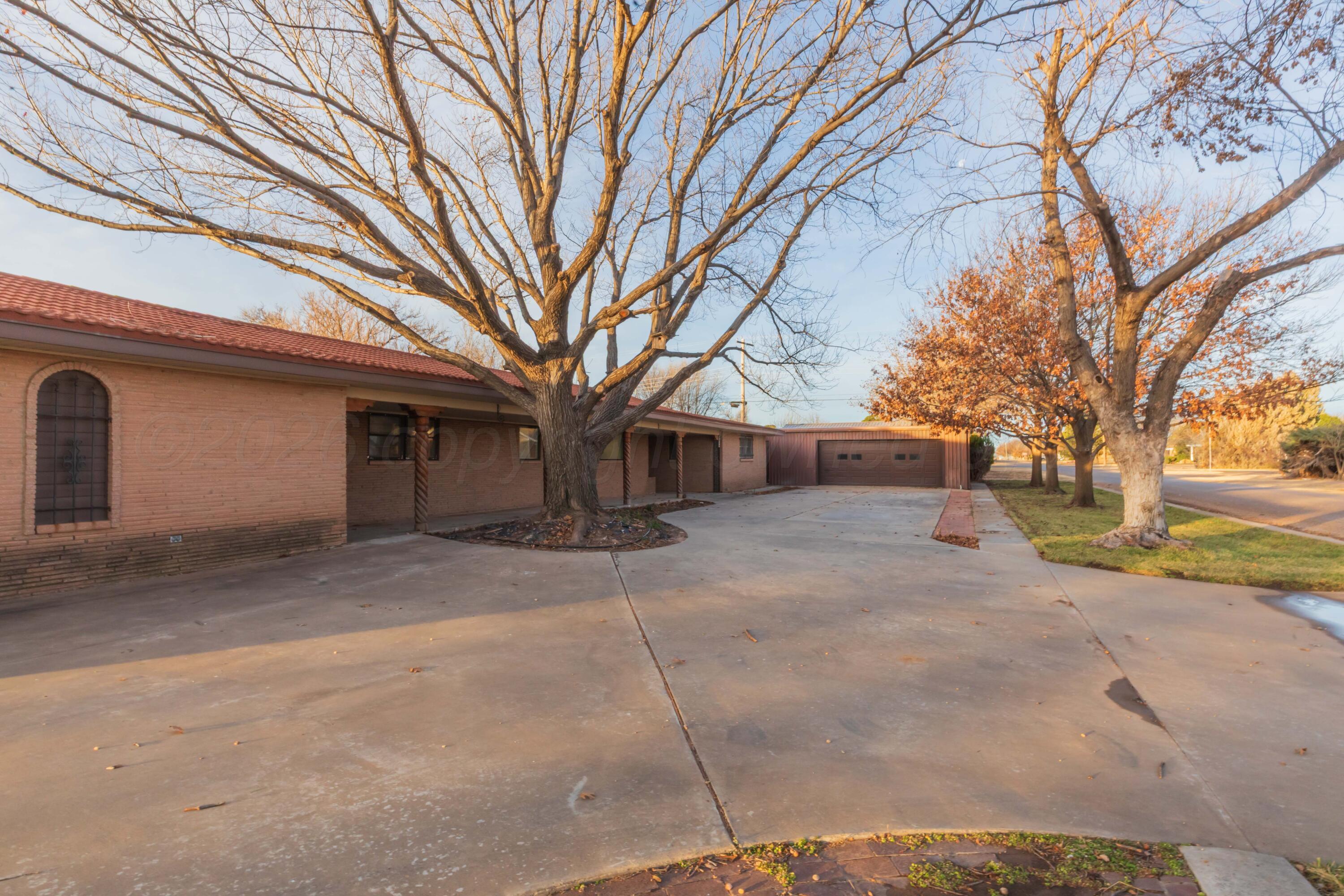 901 West 2nd Street Claude, TX 79019 - Photo 1 of 64 FRONT VIEW