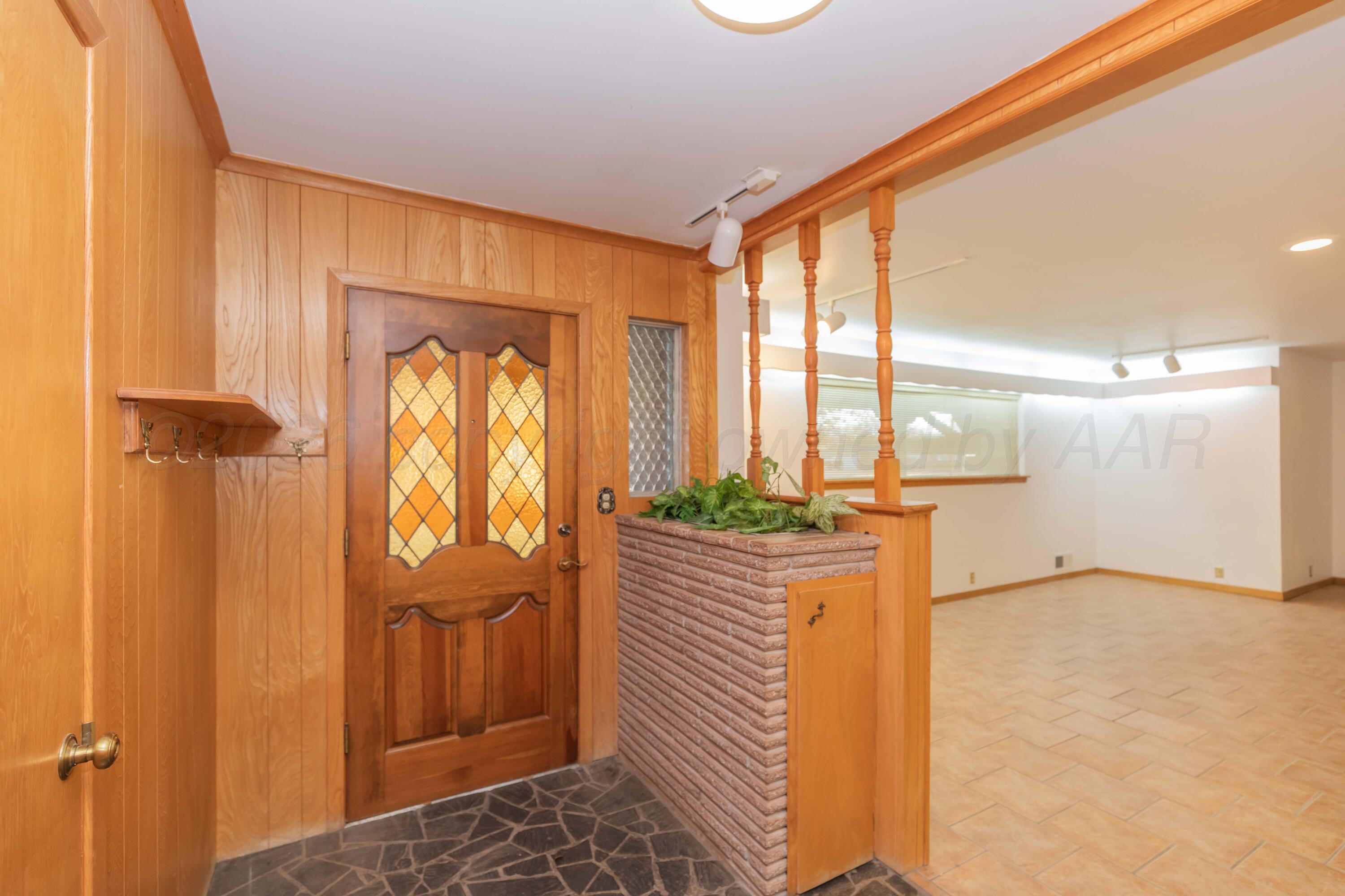 901 West 2nd Street Claude, TX 79019 - Photo 13 of 64 ENTRY VIEW 1