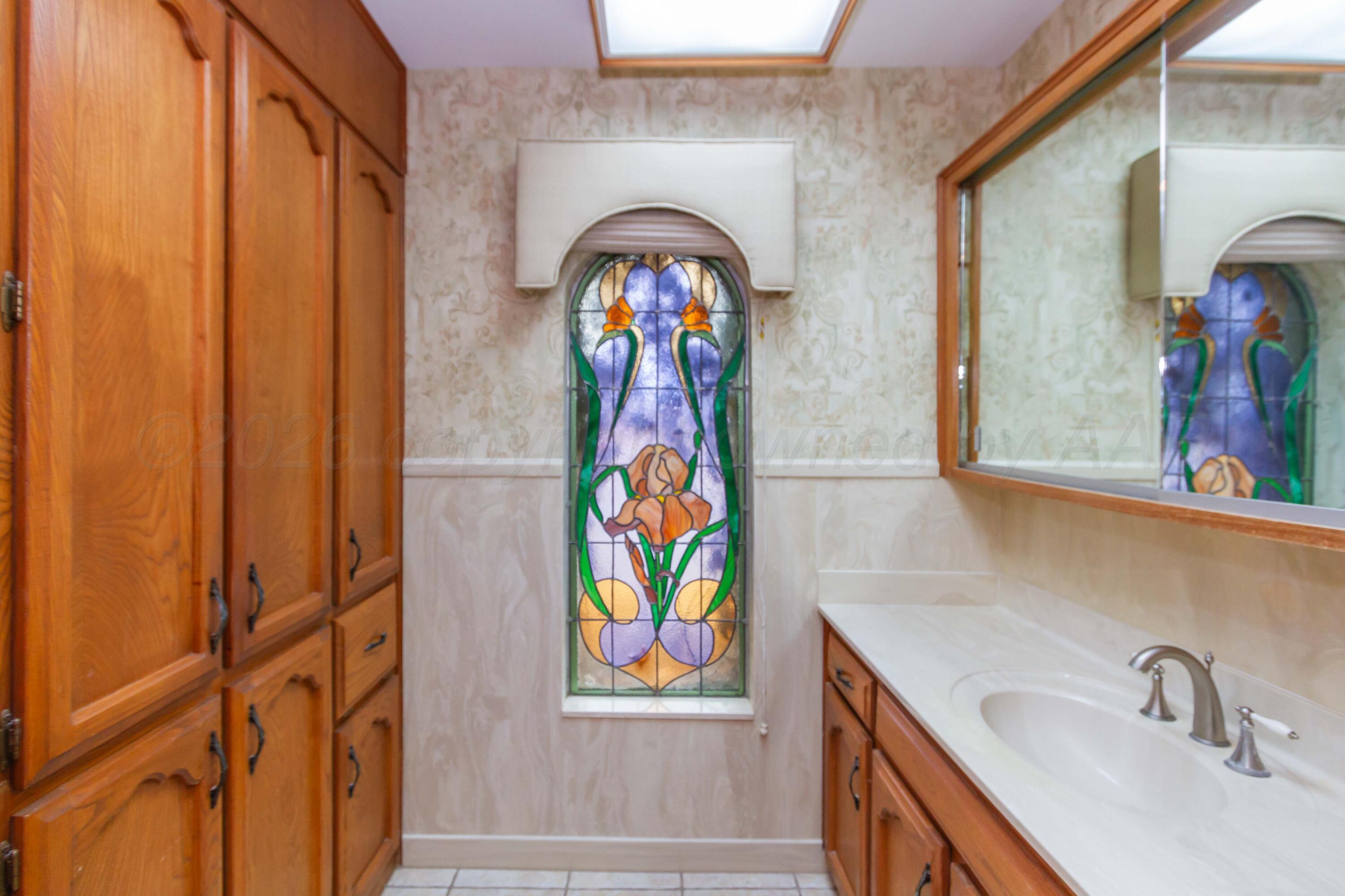 901 West 2nd Street Claude, TX 79019 - Photo 35 of 64 PRIMARY BATH #2 VIEW 5