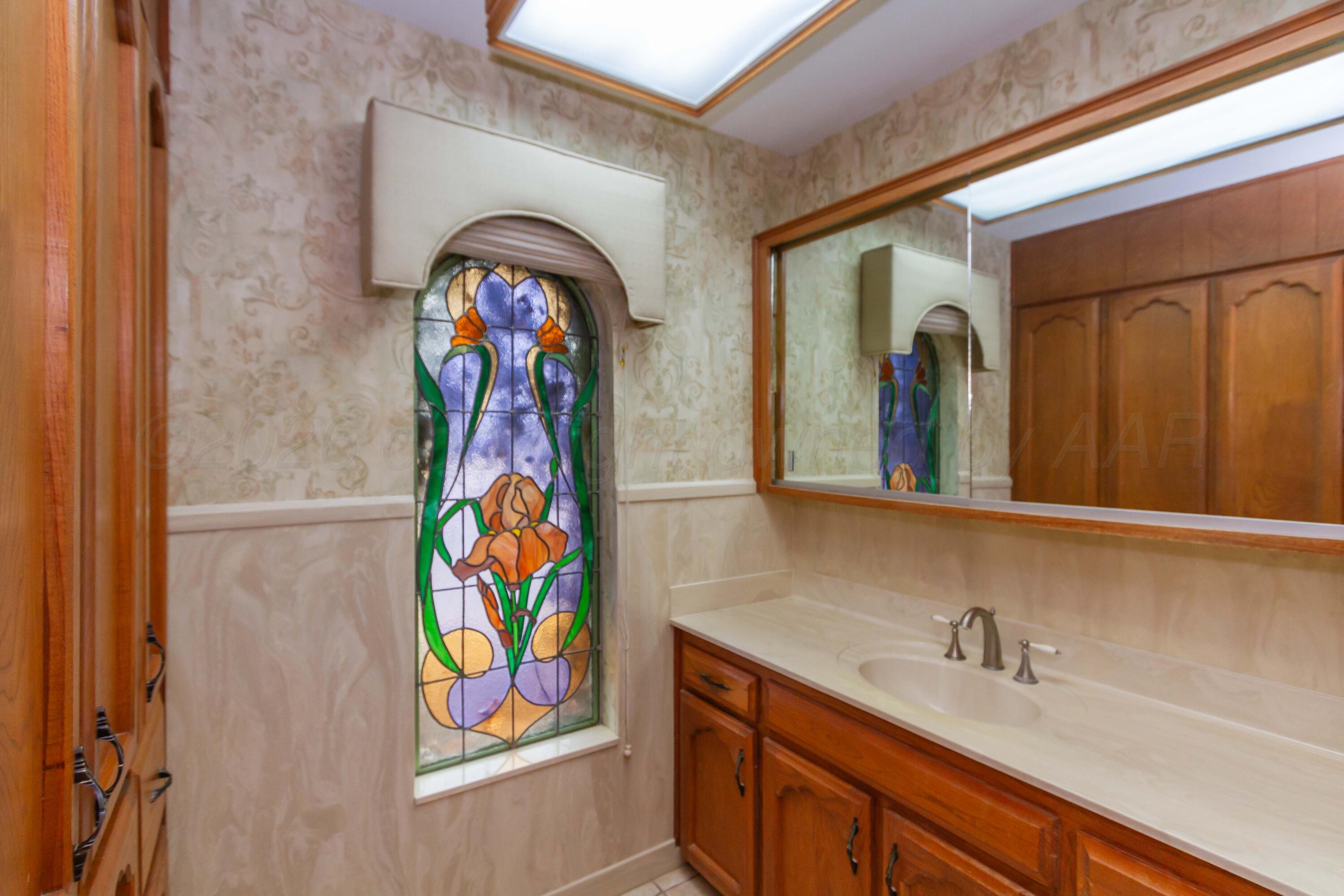 901 West 2nd Street Claude, TX 79019 - Photo 36 of 64 PRIMARY BATH #2 VIEW 6