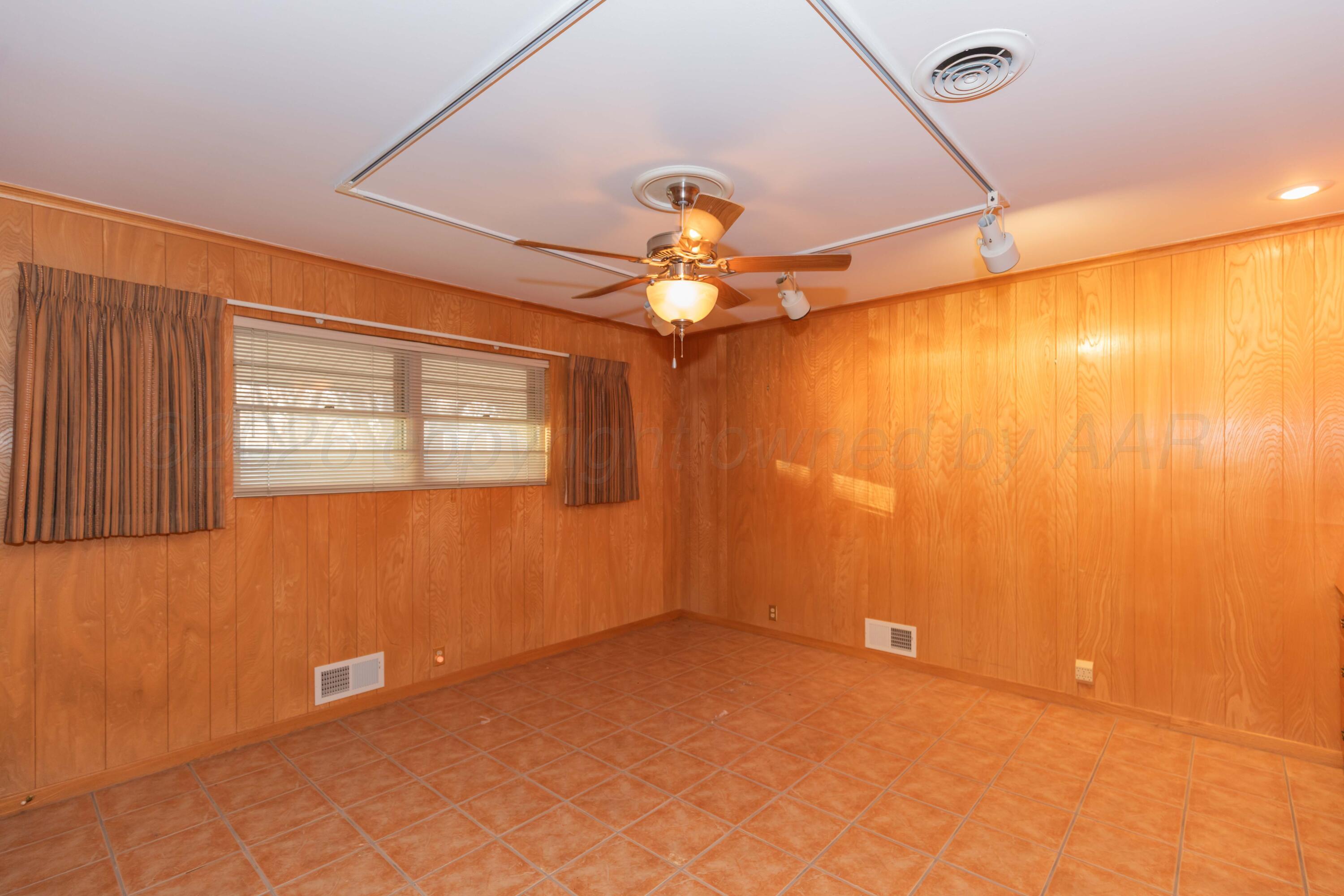 901 West 2nd Street Claude, TX 79019 - Photo 44 of 64 BEDROOM 3 VIEW 1