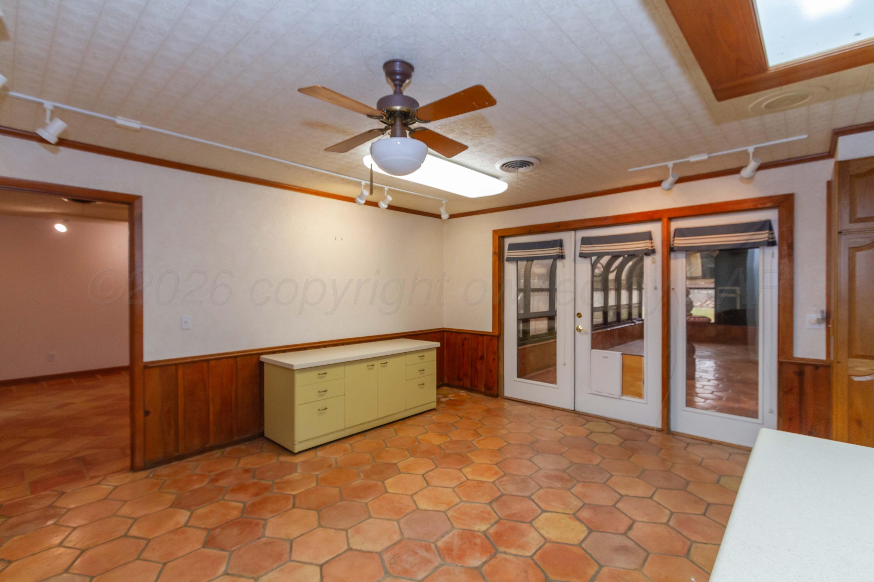 901 West 2nd Street Claude, TX 79019 - Photo 5 of 64 BREAKFAST AREA